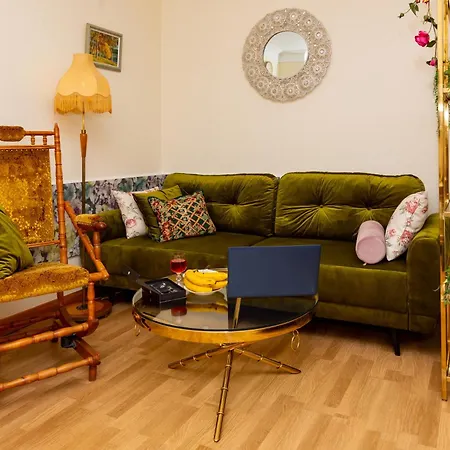 The Magic Of - La Boheme With Parking Apartment