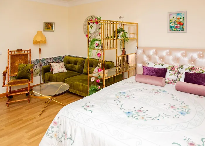 The Magic Of - La Boheme With Parking Apartment